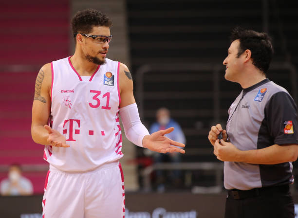 或物质奖励 或物质奖励